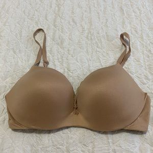 Victoria’s Secret Body by Victoria Plunge, 32D.